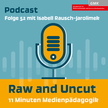 Podcast-Cover: Orangefarbenes Mikrofon auf blauem Hintergrund mit Schallwellen. Text: 